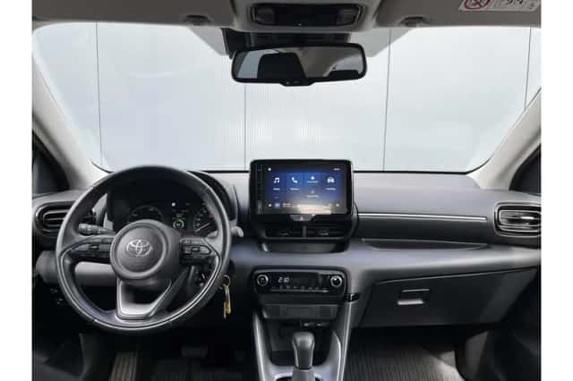Toyota Yaris (2025) thumbnail 2