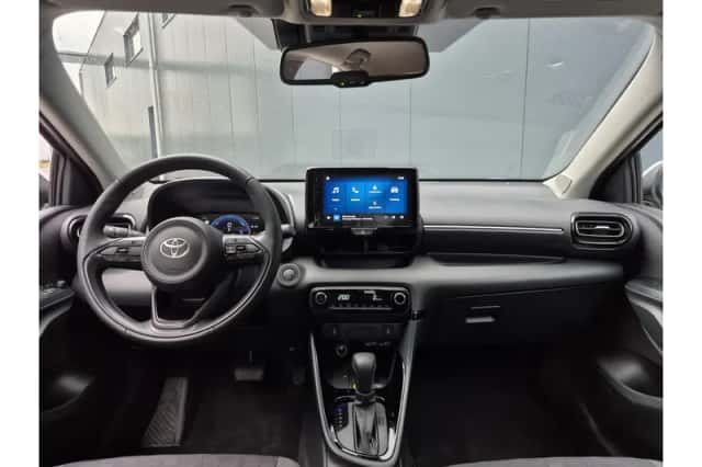 Toyota Yaris (2025) thumbnail 2