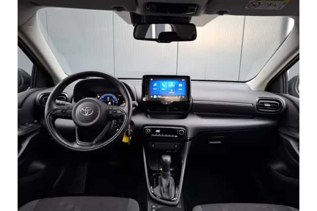 Toyota Yaris (2025) thumbnail 2