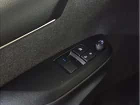 Toyota Yaris (2021) thumbnail 12