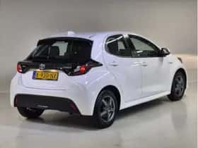 Toyota Yaris (2021) thumbnail 3