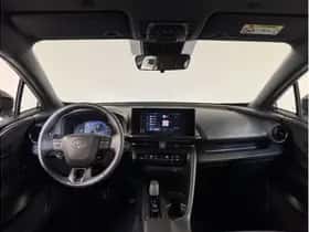 Toyota C-HR (2024) thumbnail 2