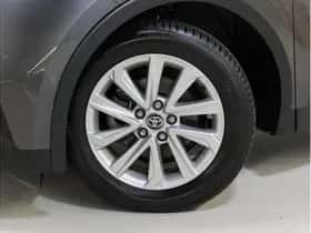 Toyota C-HR (2024) thumbnail 5