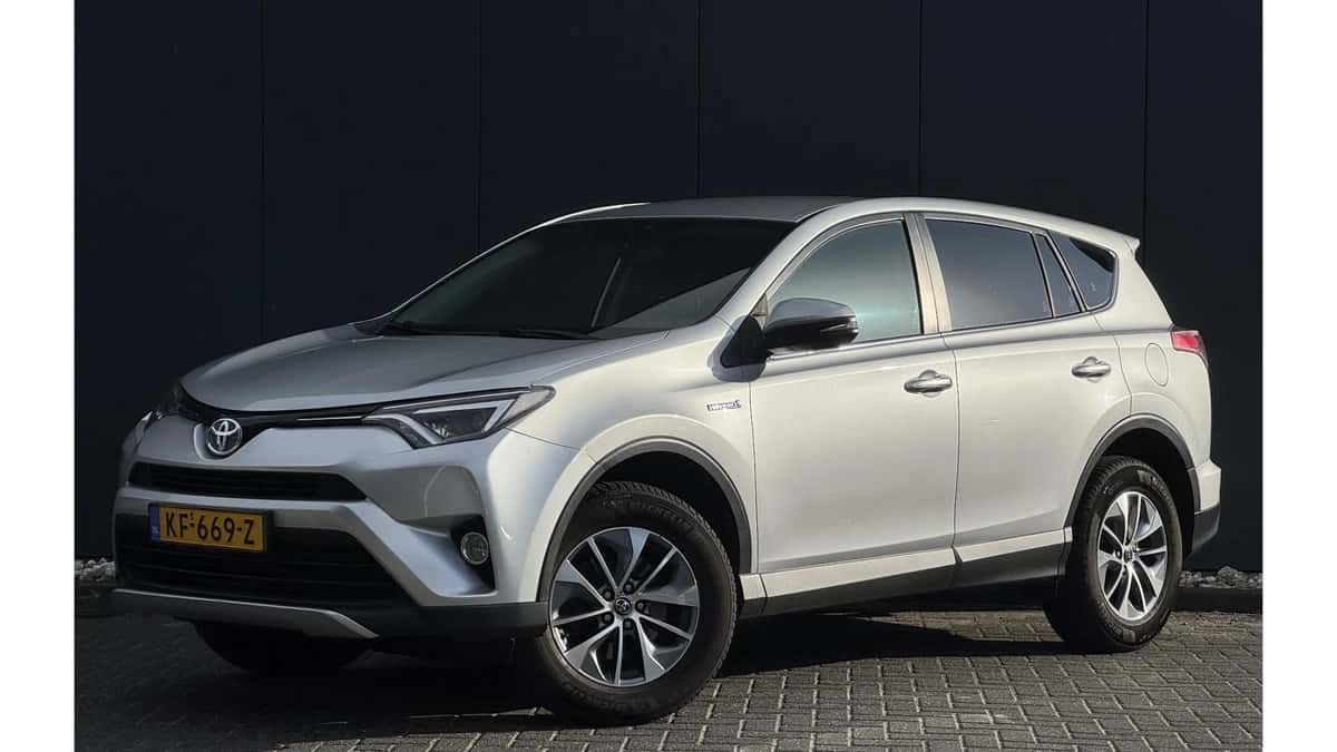 Toyota RAV4 (2016) — foto 1