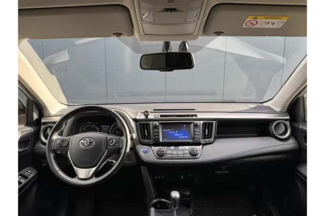 Toyota RAV4 (2016) thumbnail 2