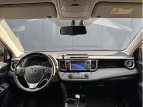 Toyota RAV4 (2016) thumbnail 2