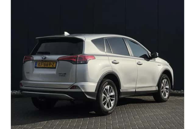 Toyota RAV4 (2016) thumbnail 3