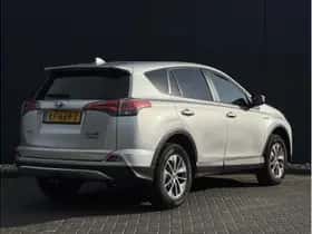 Toyota RAV4 (2016) thumbnail 3