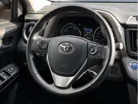 Toyota RAV4 (2016) thumbnail 4