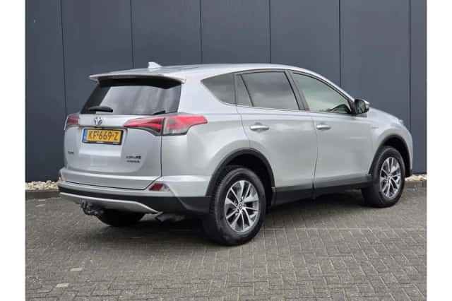 Toyota RAV4 (2016) thumbnail 5
