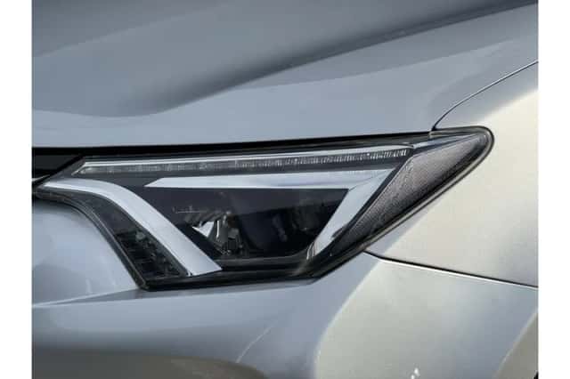 Toyota RAV4 (2016) thumbnail 6