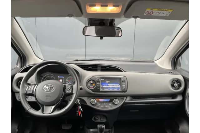 Toyota Yaris (2019) thumbnail 2