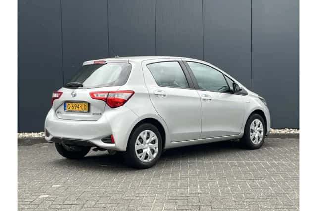 Toyota Yaris (2019) thumbnail 3