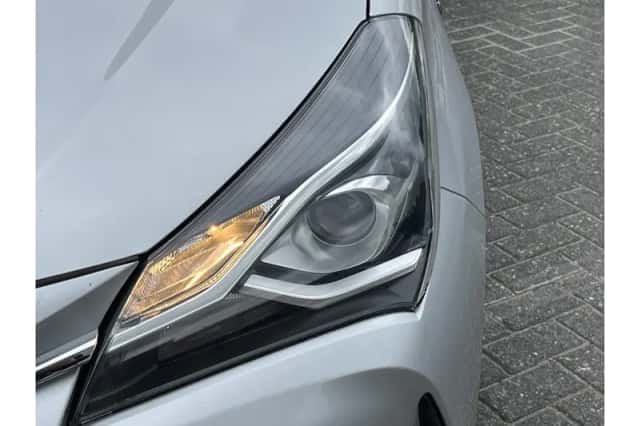 Toyota Yaris (2019) thumbnail 5