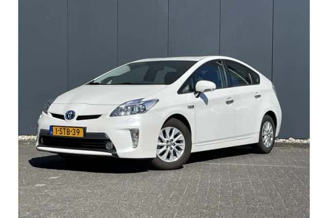 Toyota Prius (2013) thumbnail 1