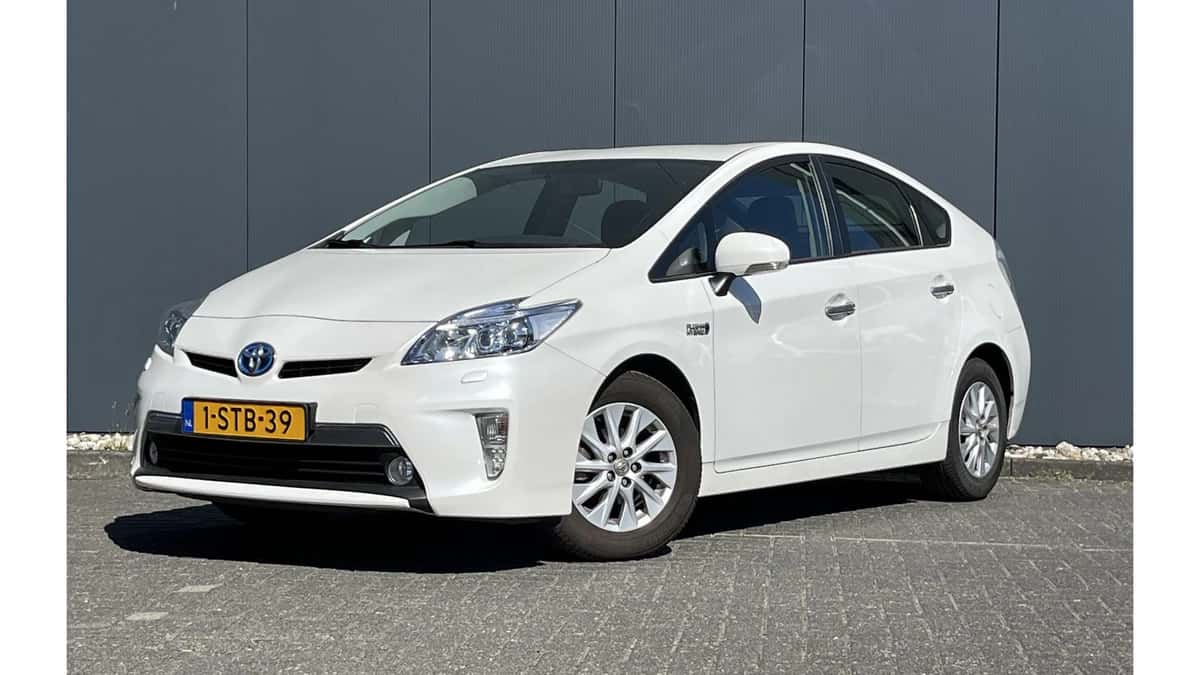 Toyota Prius (2013) — foto 1