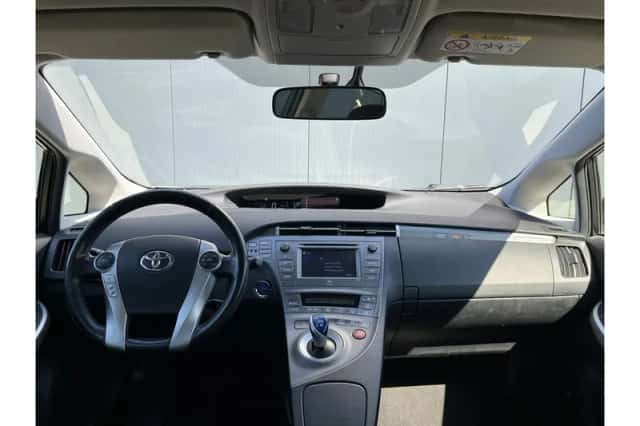 Toyota Prius (2013) thumbnail 2