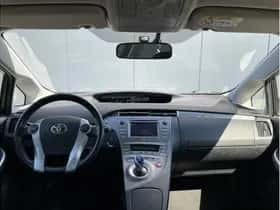 Toyota Prius (2013) thumbnail 2