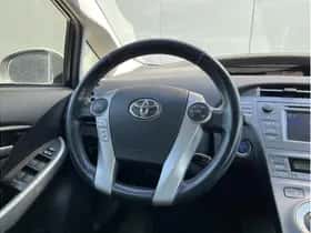 Toyota Prius (2013) thumbnail 11