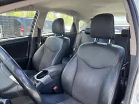 Toyota Prius (2013) thumbnail 12