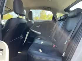 Toyota Prius (2013) thumbnail 13
