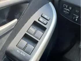 Toyota Prius (2013) thumbnail 18