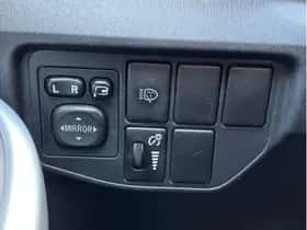 Toyota Prius (2013) thumbnail 19