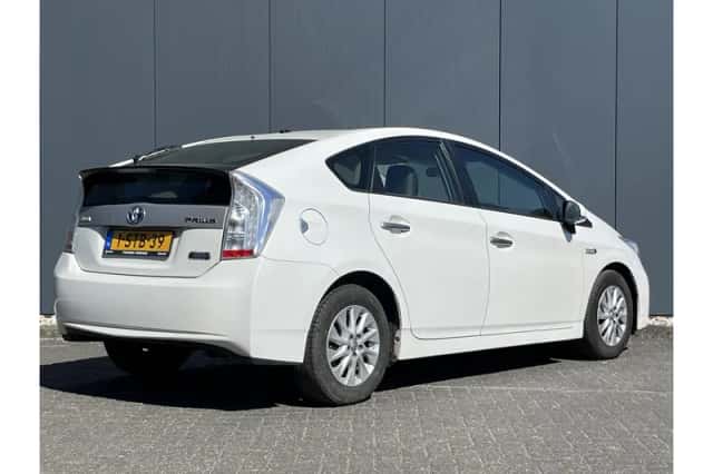 Toyota Prius (2013) thumbnail 3