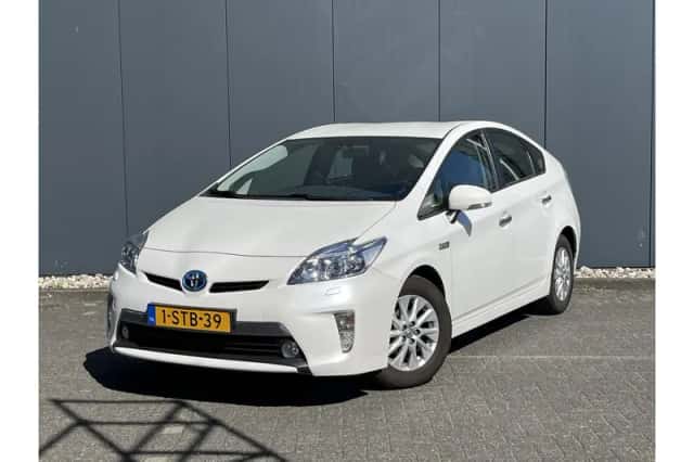 Toyota Prius (2013) thumbnail 4