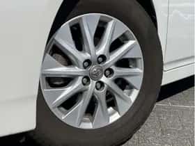 Toyota Prius (2013) thumbnail 6