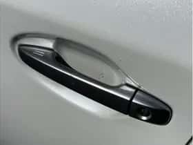 Toyota Prius (2013) thumbnail 7