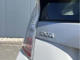 Toyota Prius (2013) thumbnail 8