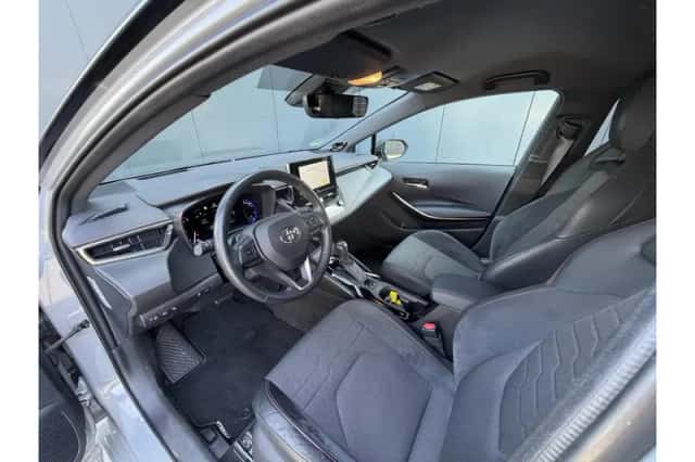 Toyota Corolla (2022) thumbnail 2