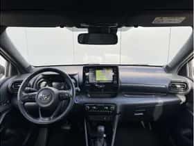 Toyota Yaris (2022) thumbnail 2