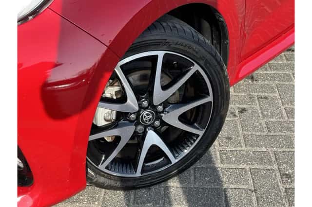 Toyota Yaris (2022) thumbnail 5