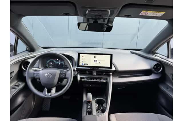 Toyota C-HR (2024) thumbnail 2