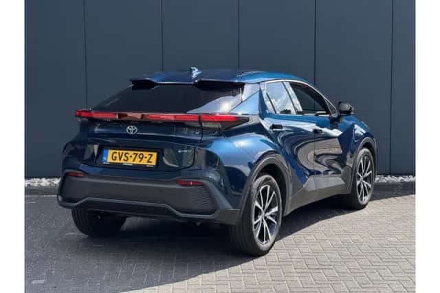 Toyota C-HR (2024) thumbnail 3