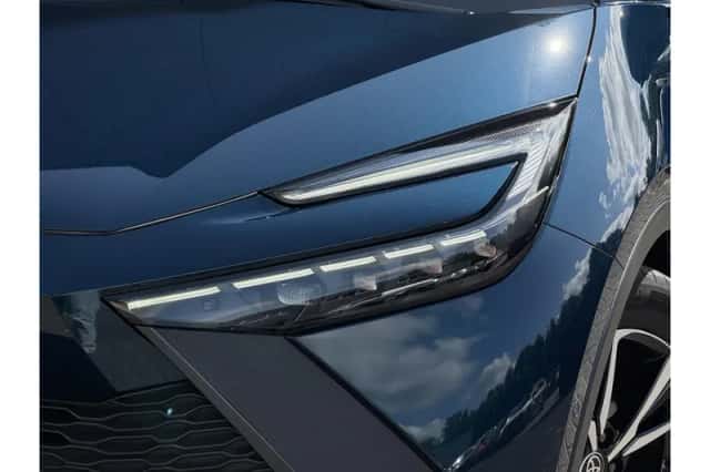Toyota C-HR (2024) thumbnail 6