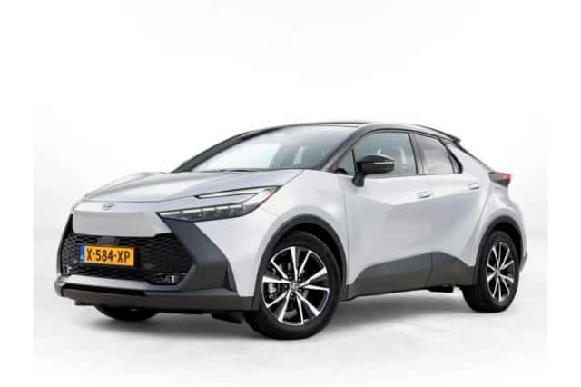 Toyota C-HR (2024) thumbnail 1