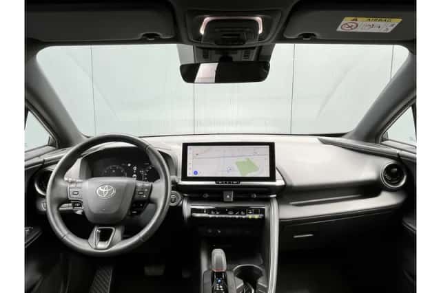 Toyota C-HR (2024) thumbnail 2