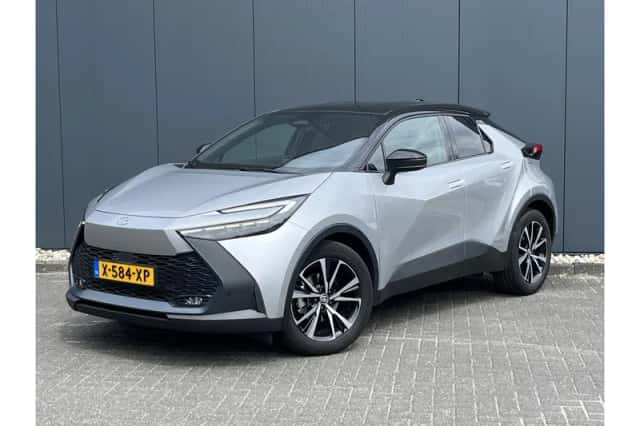 Toyota C-HR (2024) thumbnail 3