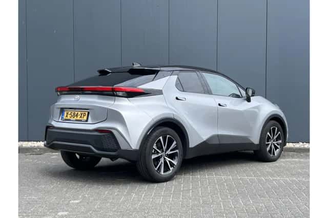 Toyota C-HR (2024) thumbnail 4