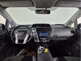 Toyota Prius (2012) thumbnail 2