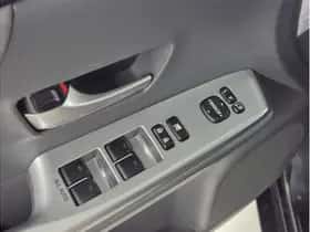 Toyota Prius (2012) thumbnail 16