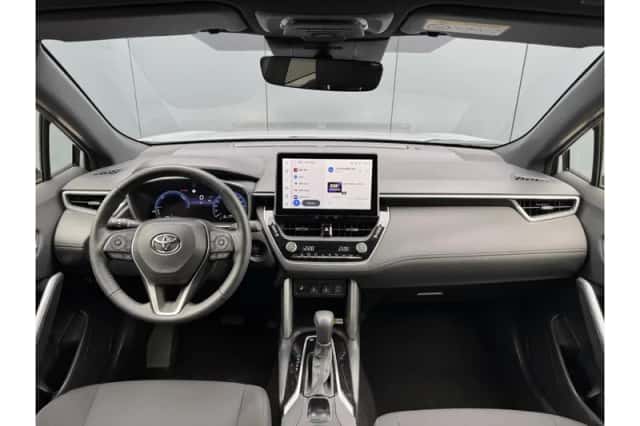 Toyota Corolla Cross (2024) thumbnail 2