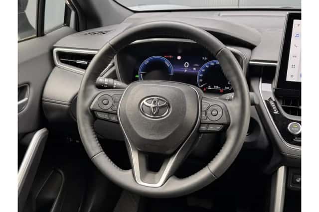 Toyota Corolla Cross (2024) thumbnail 4