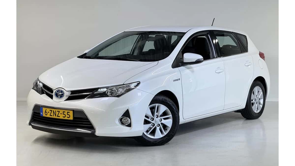 Toyota Auris (2013) — foto 1