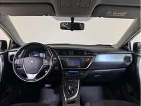 Toyota Auris (2013) thumbnail 2