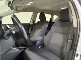 Toyota Auris (2013) thumbnail 11