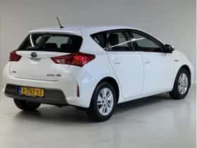 Toyota Auris (2013) thumbnail 3